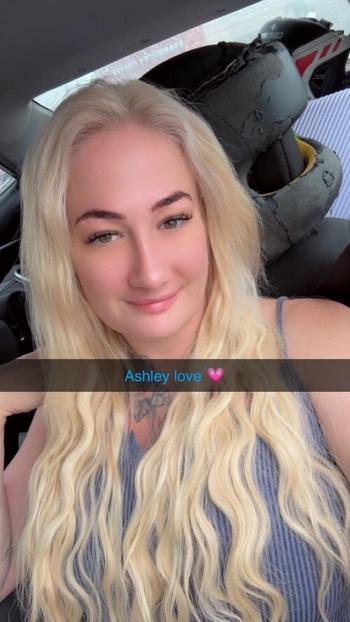 Ashley , 24  female escort, Fargo