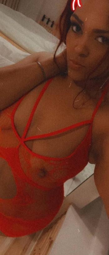 Rosa, 23  female escort, Fargo