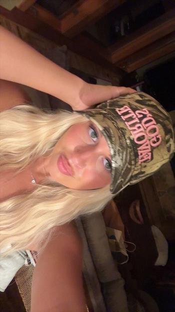 818-371-8890, 23  female escort, Fargo